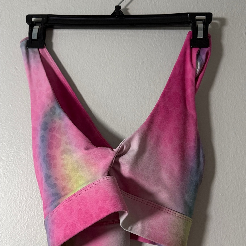 Vibrant fabletics  Pink and Multicolor sports bra and Leggings set - Picture 4 of 9